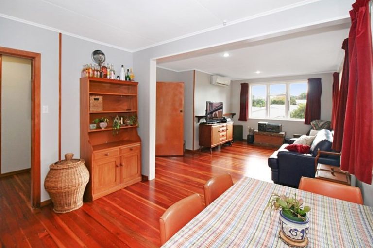 Photo of property in 1a Ward Place, Marfell, New Plymouth, 4310