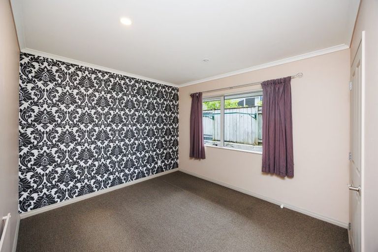 Photo of property in 27 Johnstone Drive, Fitzherbert, Palmerston North, 4410