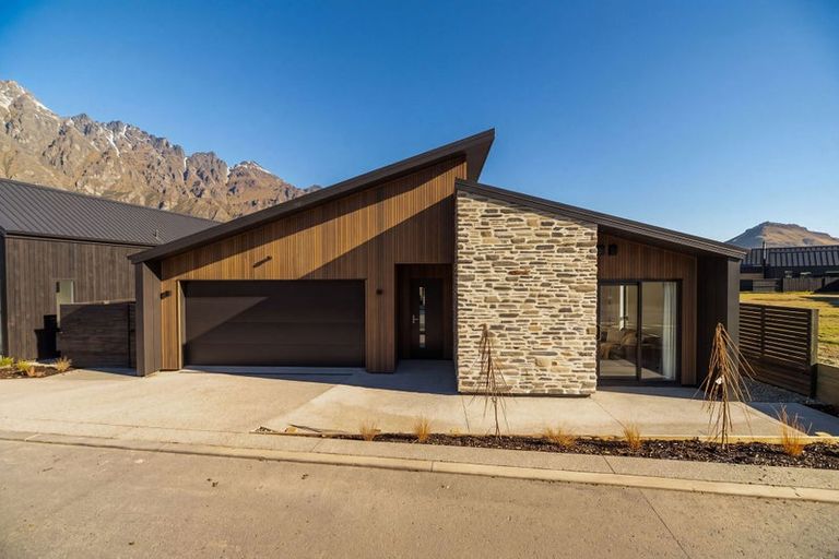 Photo of property in 1 Centurion Court, Jacks Point, 9371