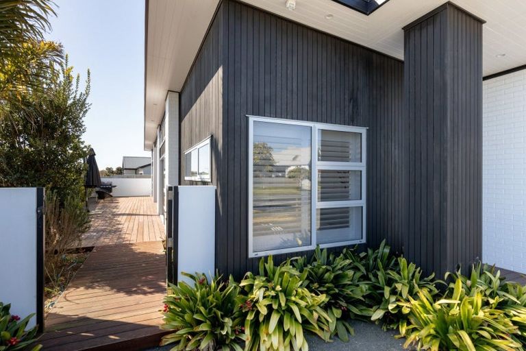 Photo of property in 2 Makura Drive, Papamoa Beach, Papamoa, 3118