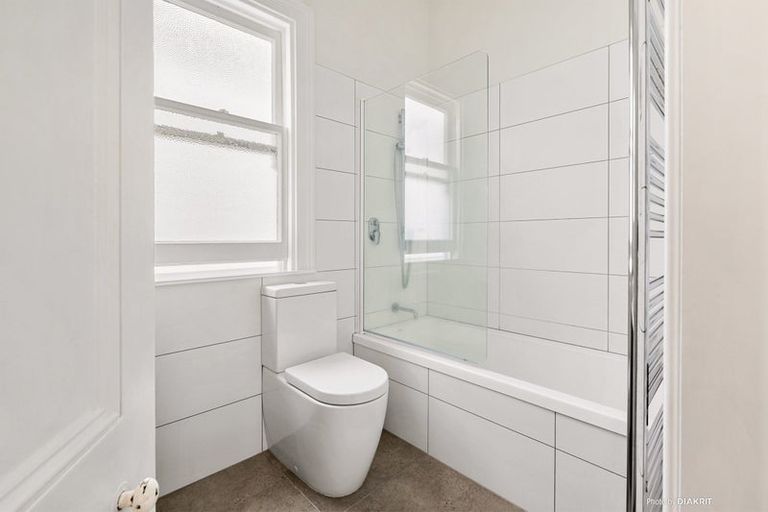 Photo of property in 22 Talavera Terrace, Kelburn, Wellington, 6012