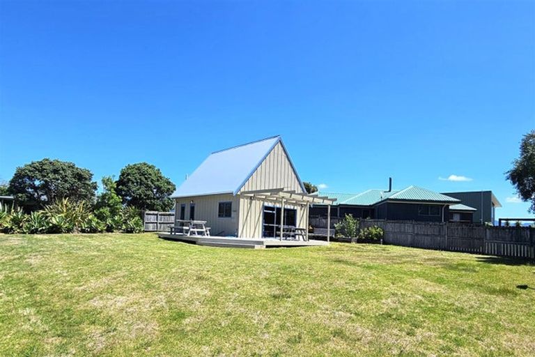 Photo of property in 135 Kowhai Avenue, Matarangi, Whitianga, 3592