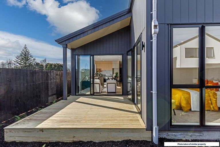 Photo of property in 29 Paretao Street, Massey, Auckland, 0614