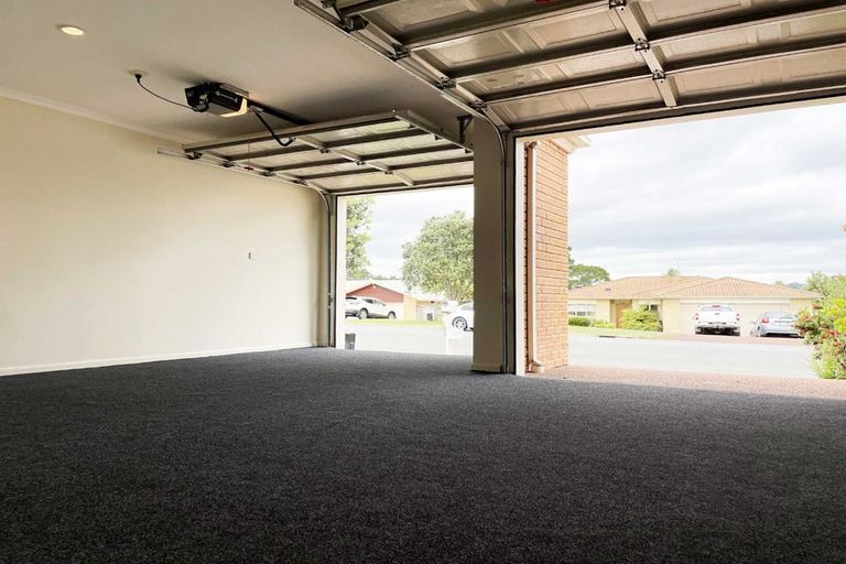 Photo of property in 19 San Bernadino Drive, Henderson, Auckland, 0612