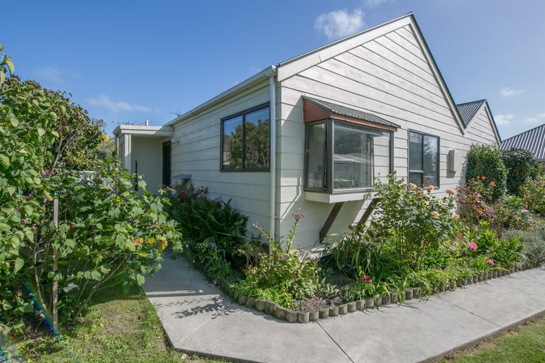 Photo of property in 2/105 Aorangi Road, Bryndwr, Christchurch, 8053