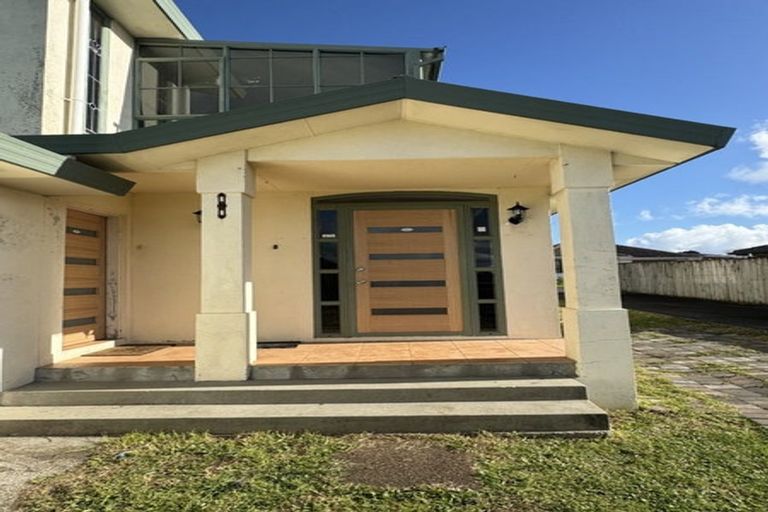 Photo of property in 17 Gray Avenue, Mangere East, Auckland, 2024
