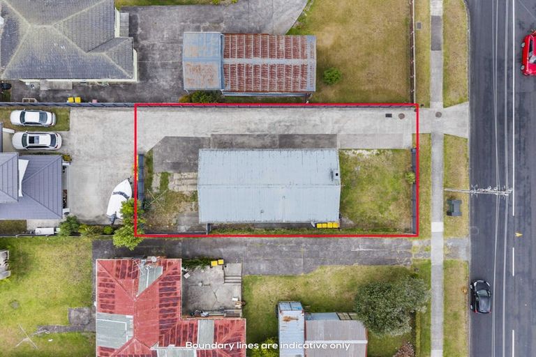 Photo of property in 55 Larnoch Road, Henderson, Auckland, 0610