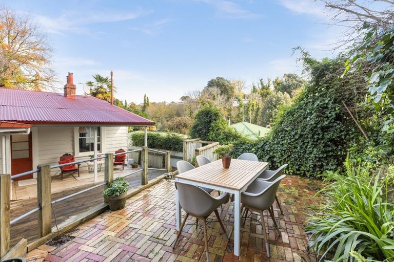 Photo of property in 95 Milton Road, Bluff Hill, Napier, 4110