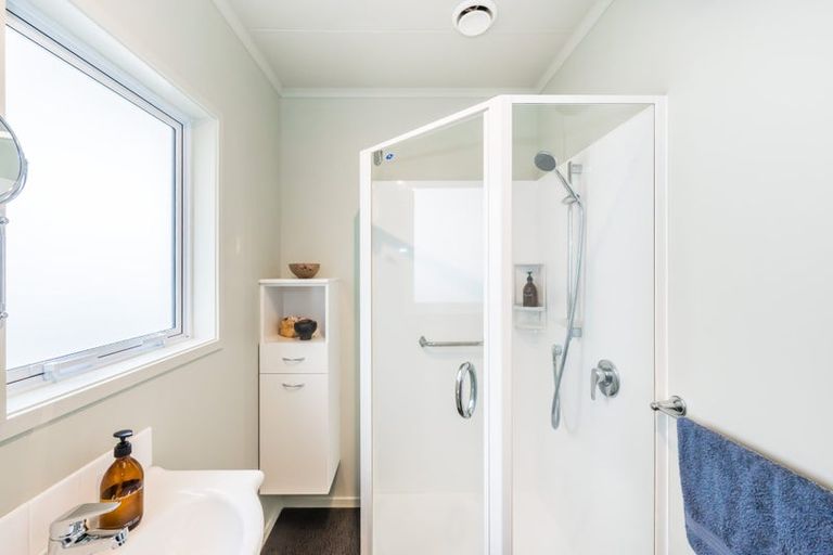 Photo of property in 6 Utauta Street, Waikanae, 5036