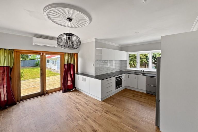 Photo of property in 27 Marne Street, Hokowhitu, Palmerston North, 4410