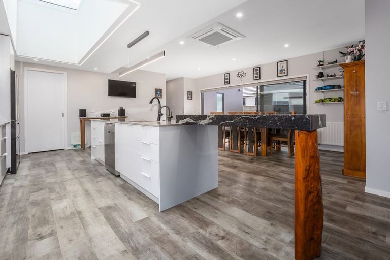 Photo of property in 55 Queen Charlotte Drive, Aotea, Porirua, 5024