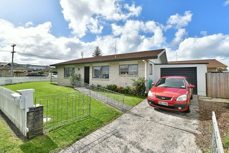 Photo of property in 3 Centreway Road, Orewa, 0931