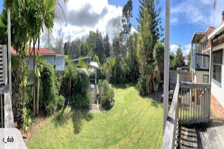 Photo of property in 91 Godley Road, Green Bay, Auckland, 0604