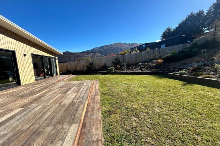 Photo of property in 21 Tomtit Crescent, Lake Hawea, 9382