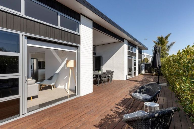 Photo of property in 2 Makura Drive, Papamoa Beach, Papamoa, 3118