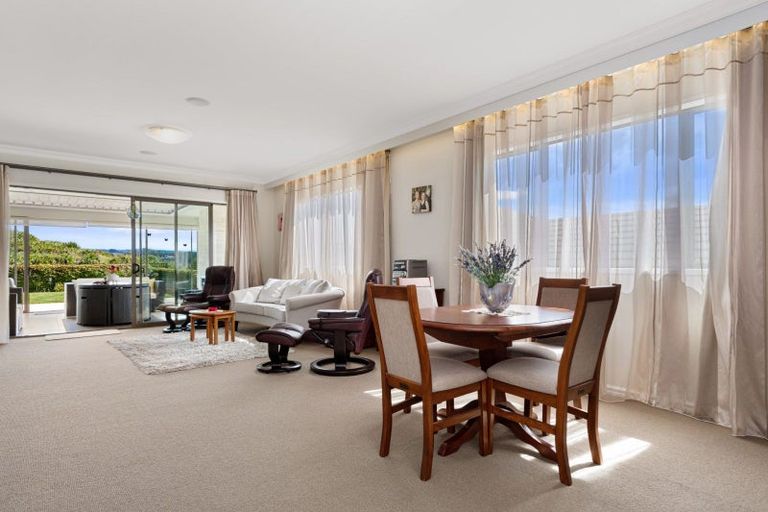 Photo of property in 28 Rexford Heights, Pyes Pa, Tauranga, 3112