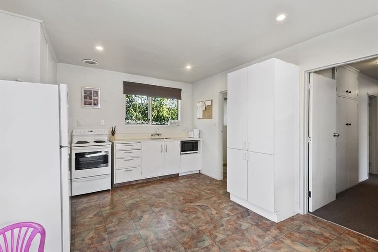 Photo of property in 2/64 Crofton Road, Harewood, Christchurch, 8051