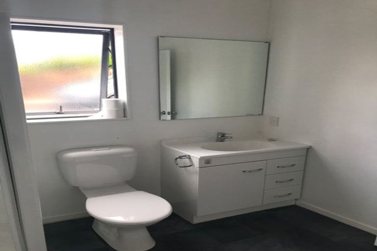 Photo of property in 127 Lancaster Road, Beach Haven, Auckland, 0626