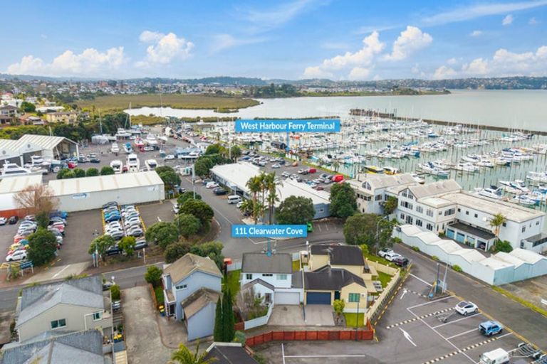 Photo of property in 11l Clearwater Cove, West Harbour, Auckland, 0618
