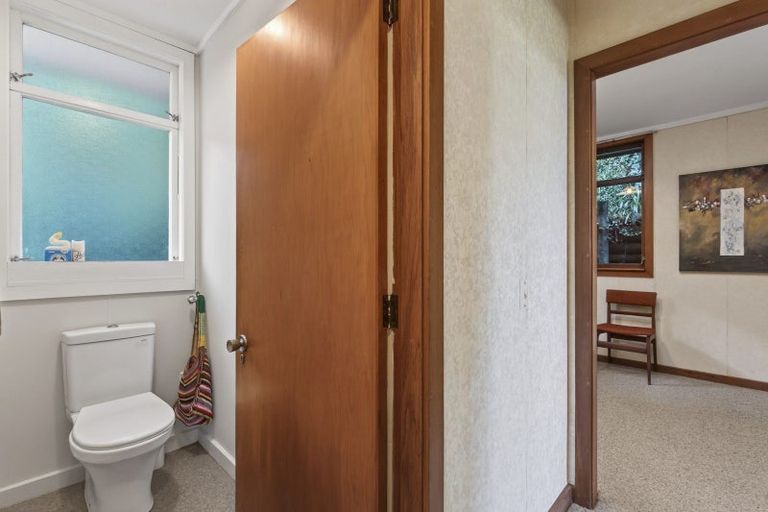 Photo of property in 9 Whitby Place, Westown, New Plymouth, 4310