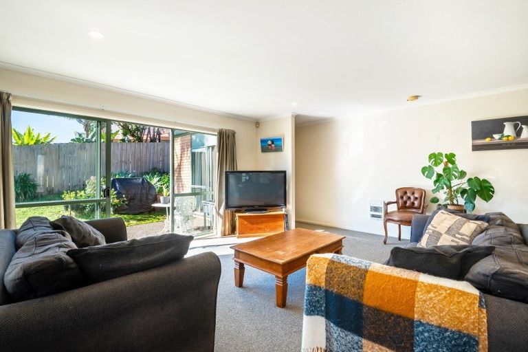 Photo of property in 15 Hercules Drive, Henderson, Auckland, 0612