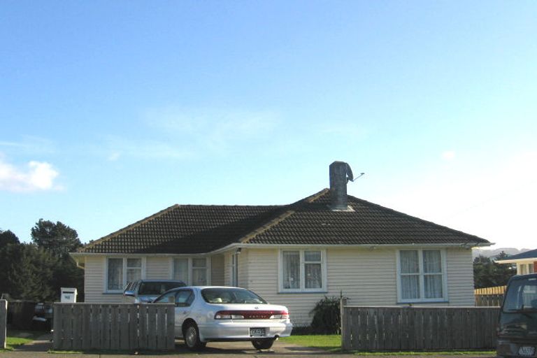 Photo of property in 15 Castor Crescent, Cannons Creek, Porirua, 5024