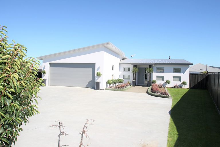 Photo of property in 16 Silver Springs Boulevard, Mosgiel, 9024