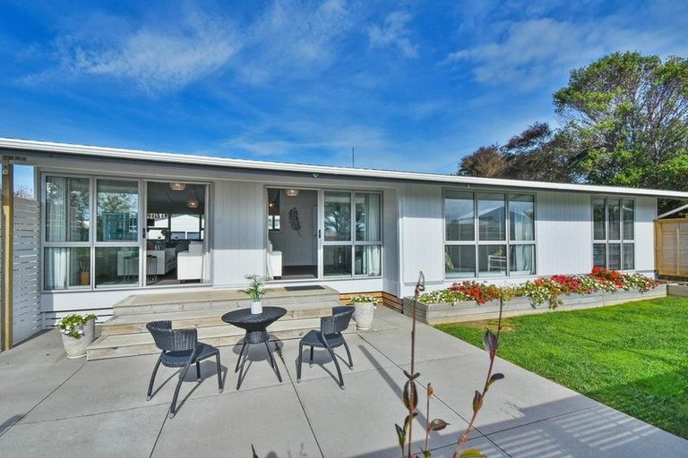 Photo of property in 98 Torkar Road, Clarks Beach, 2122