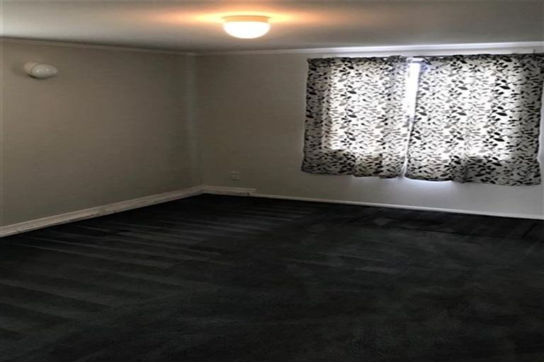 Photo of property in 43 St Leonards Road, Kelston, Auckland, 0602