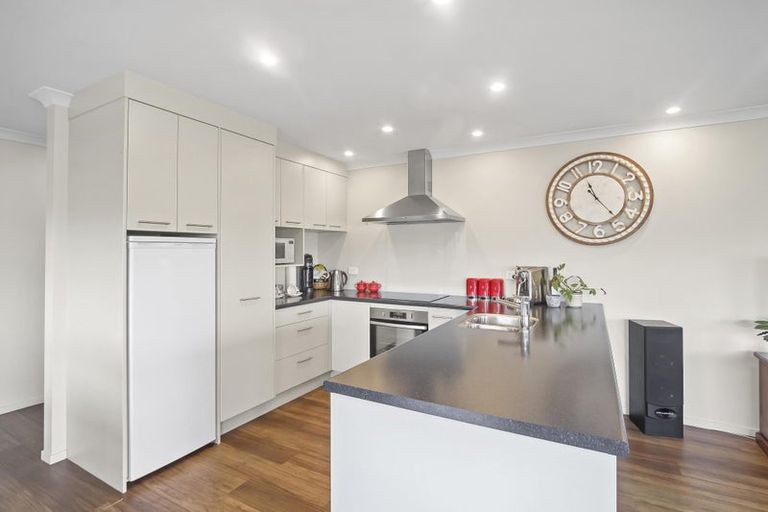 Photo of property in 7 Vela Place, Clarks Beach, 2122