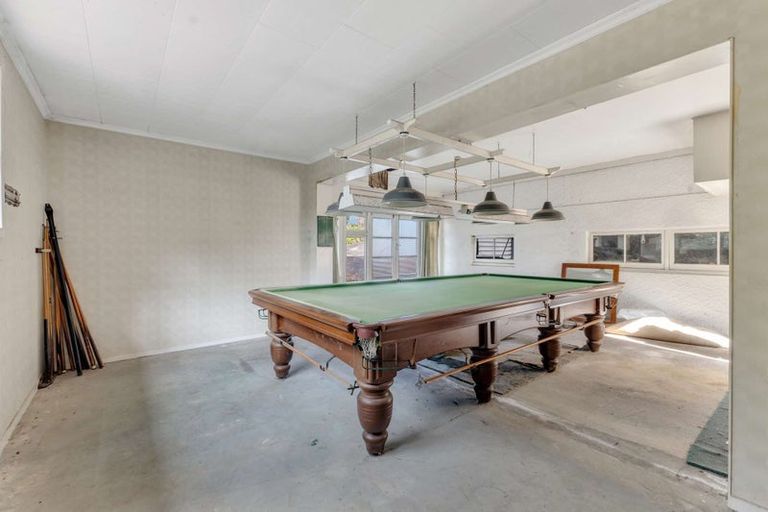 Photo of property in 27 South Road, Moturoa, New Plymouth, 4310