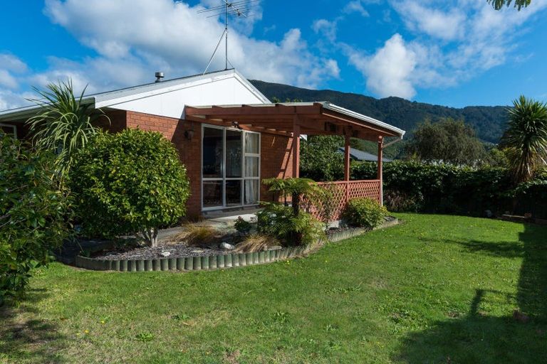 Photo of property in 1b Canterbury Street, Picton, 7220