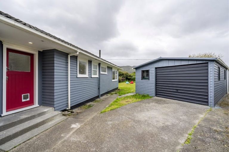Photo of property in 5 Harlow Grove, Wainuiomata, Lower Hutt, 5014