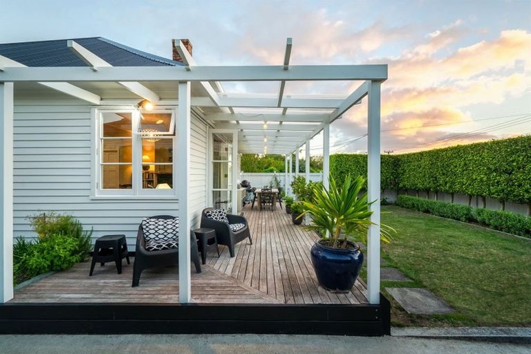 Photo of property in 1/193 Queen Street, Northcote Point, Auckland, 0627