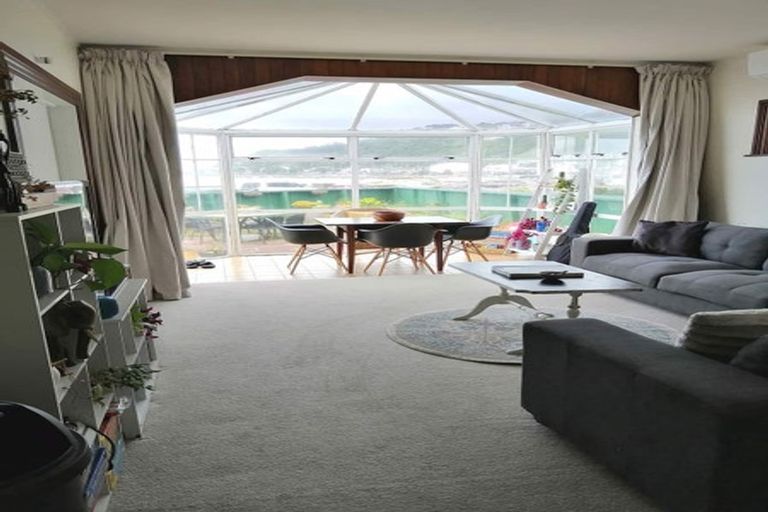 Photo of property in 118 Lyall Parade, Lyall Bay, Wellington, 6022
