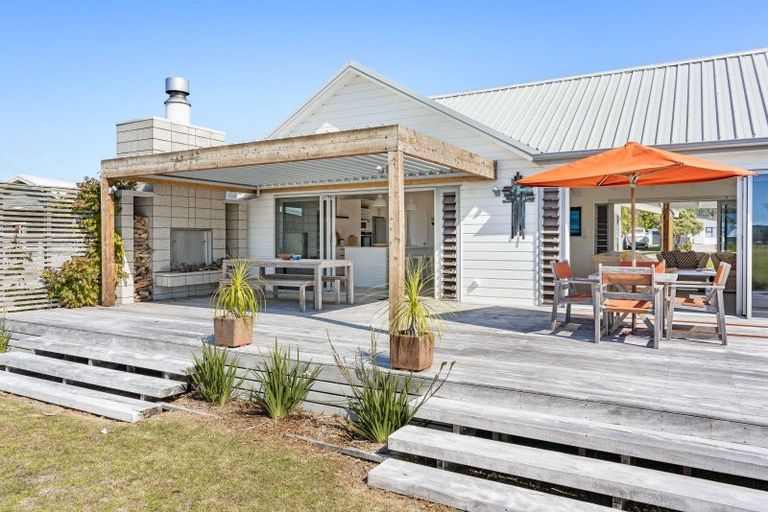Photo of property in 132 Kiwi Road, Whangamata, 3620