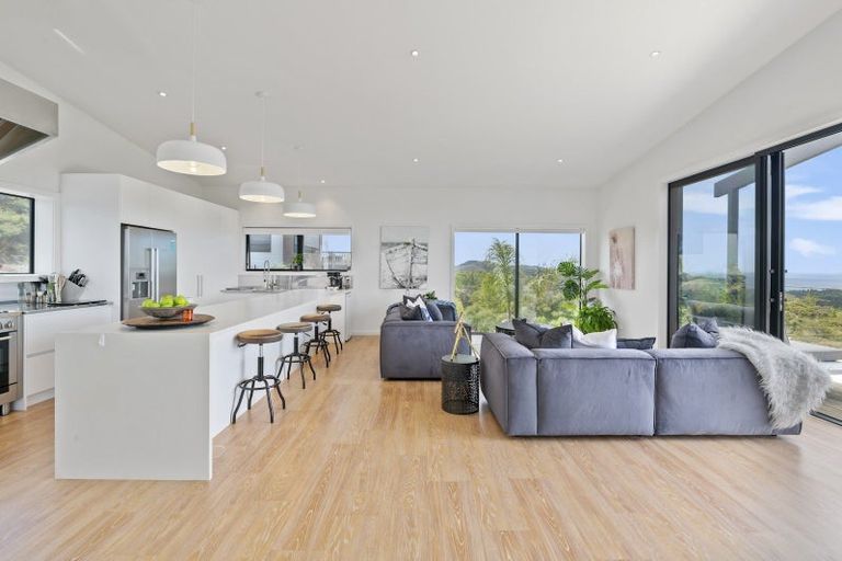 Photo of property in 246 Hillcrest Road, Wainui, 0931