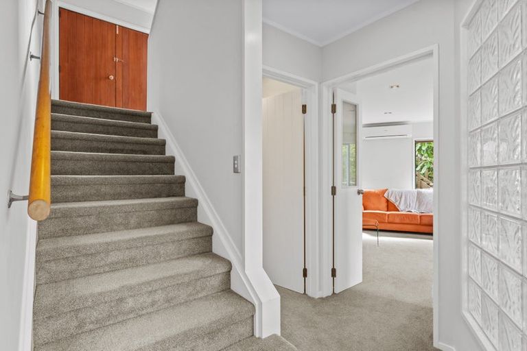 Photo of property in 140 Chelsea View Drive, Chatswood, Auckland, 0626
