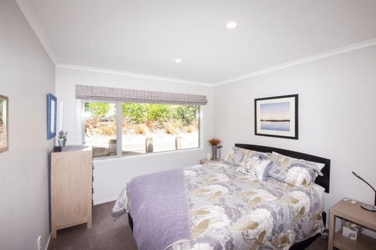 Photo of property in 20 The Fjord, Aotea, Porirua, 5024