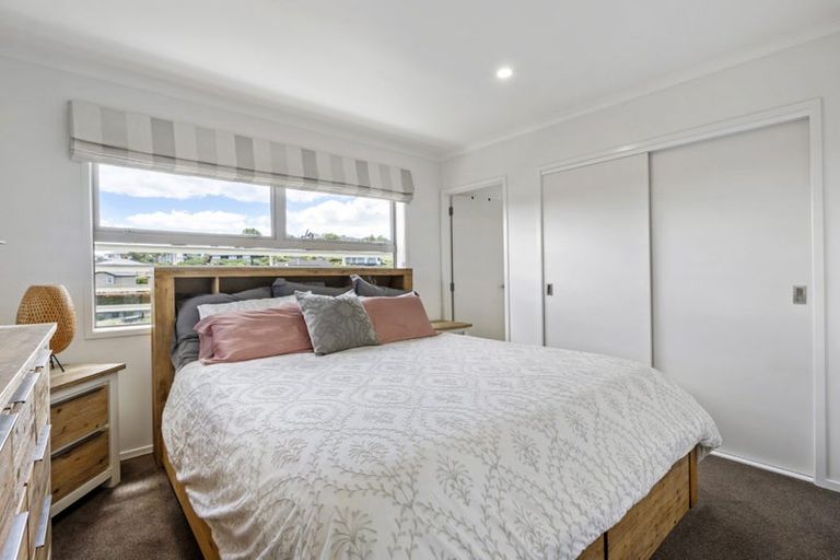Photo of property in 17 Karauria Lane, Orewa, 0931
