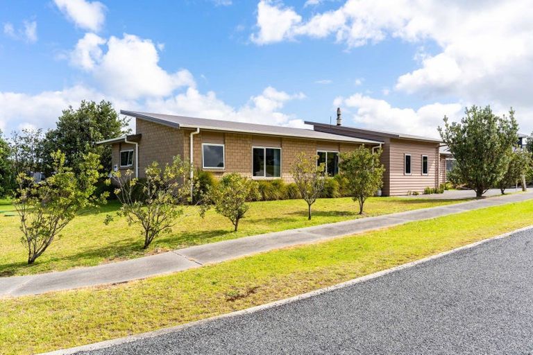 Photo of property in 1 Tua Tua Place, Baylys Beach, Dargaville, 0377