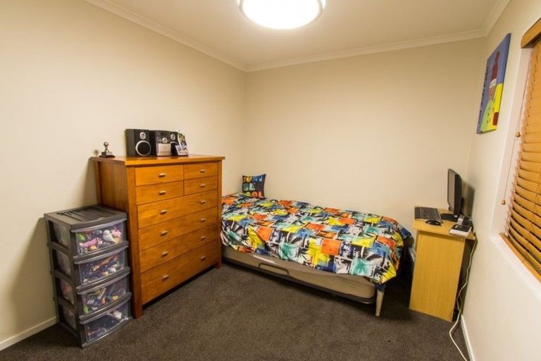 Photo of property in 8a Edgware Road, West Harbour, Auckland, 0618