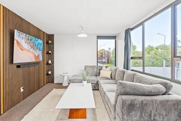Photo of property in 8a Queenspark Drive, Parklands, Christchurch, 8083
