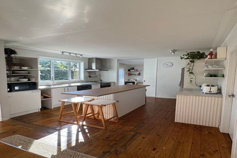 Photo of property in 55 Sunset Road, Totara Vale, Auckland, 0632