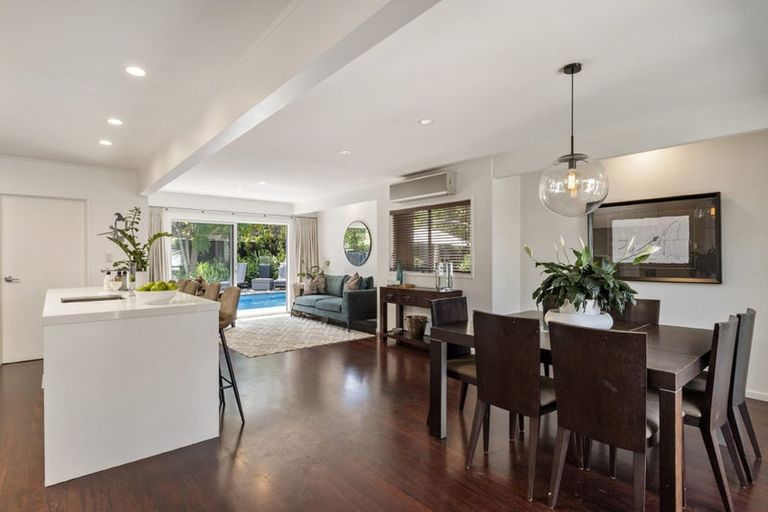 Photo of property in 473 Beach Road, Murrays Bay, Auckland, 0630