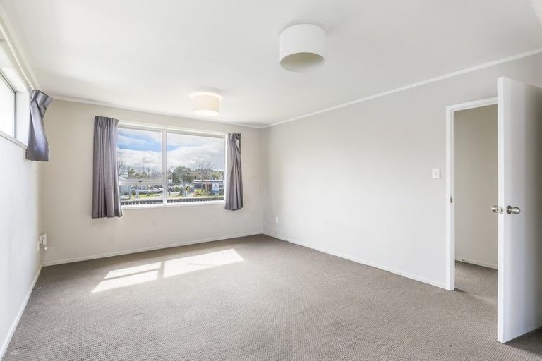 Photo of property in 32 Burundi Avenue, Clendon Park, Auckland, 2103