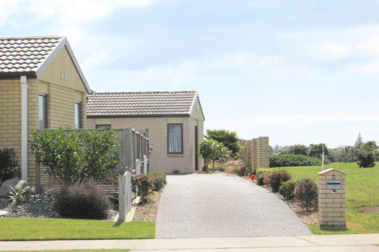 Photo of property in 2 Beachwater Drive, Papamoa Beach, Papamoa, 3118