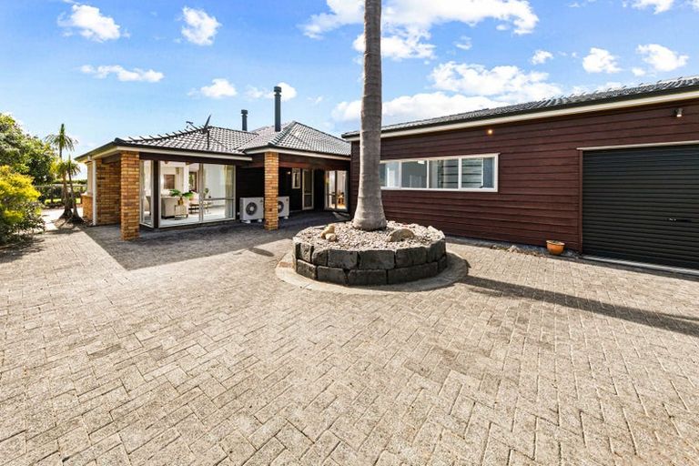 Photo of property in 18 Burgundy Park Avenue, Henderson, Auckland, 0612
