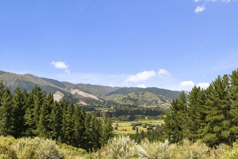 Photo of property in 24a Mount Marua Way, Timberlea, Upper Hutt, 5018