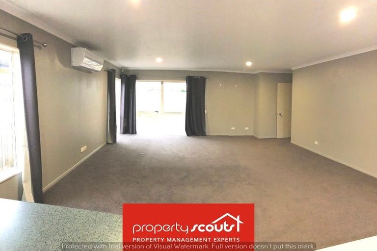 Photo of property in 10 Peachstone Lane, Henderson, Auckland, 0612